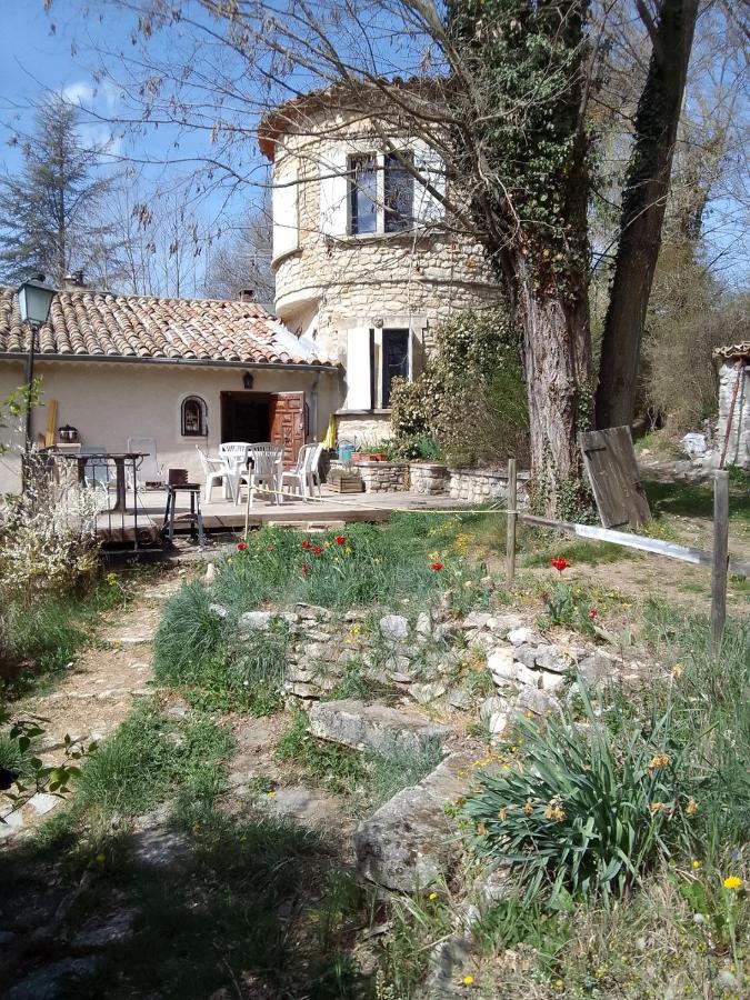 Les Favouilles - Gite & Chambres D Hotes Dauphin Экстерьер фото
